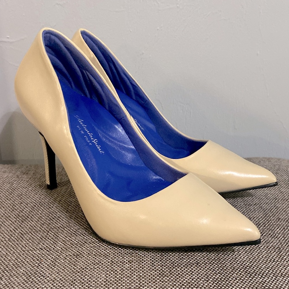 Elegant Cream Heels Antonia Saint NY